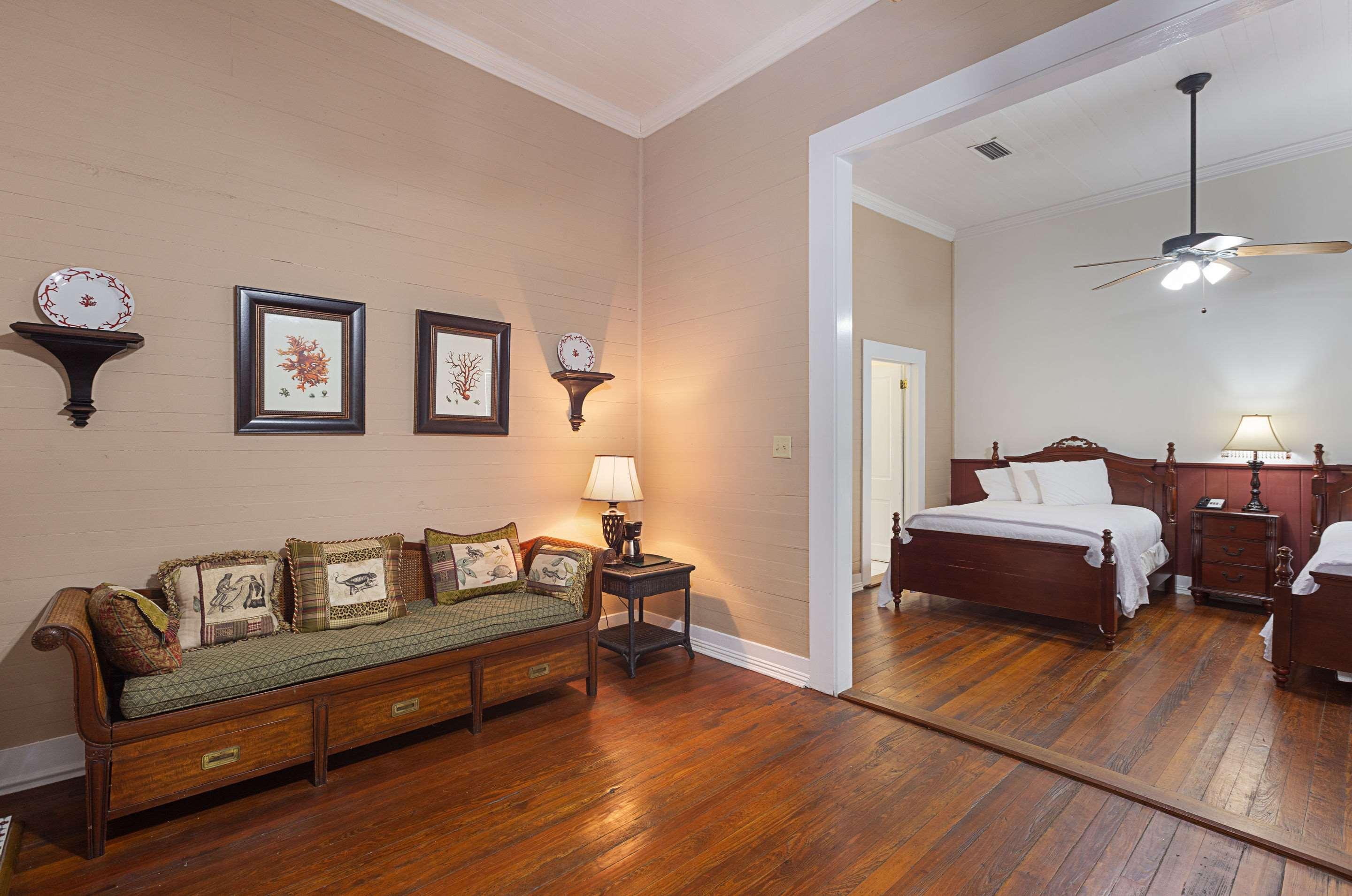 Coombs Inn & Suites Apalachicola Exterior photo